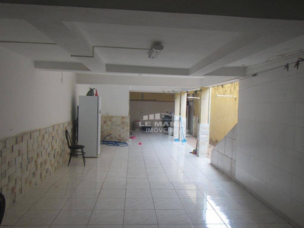 Casa à venda com 3 quartos, 200m² - Foto 25