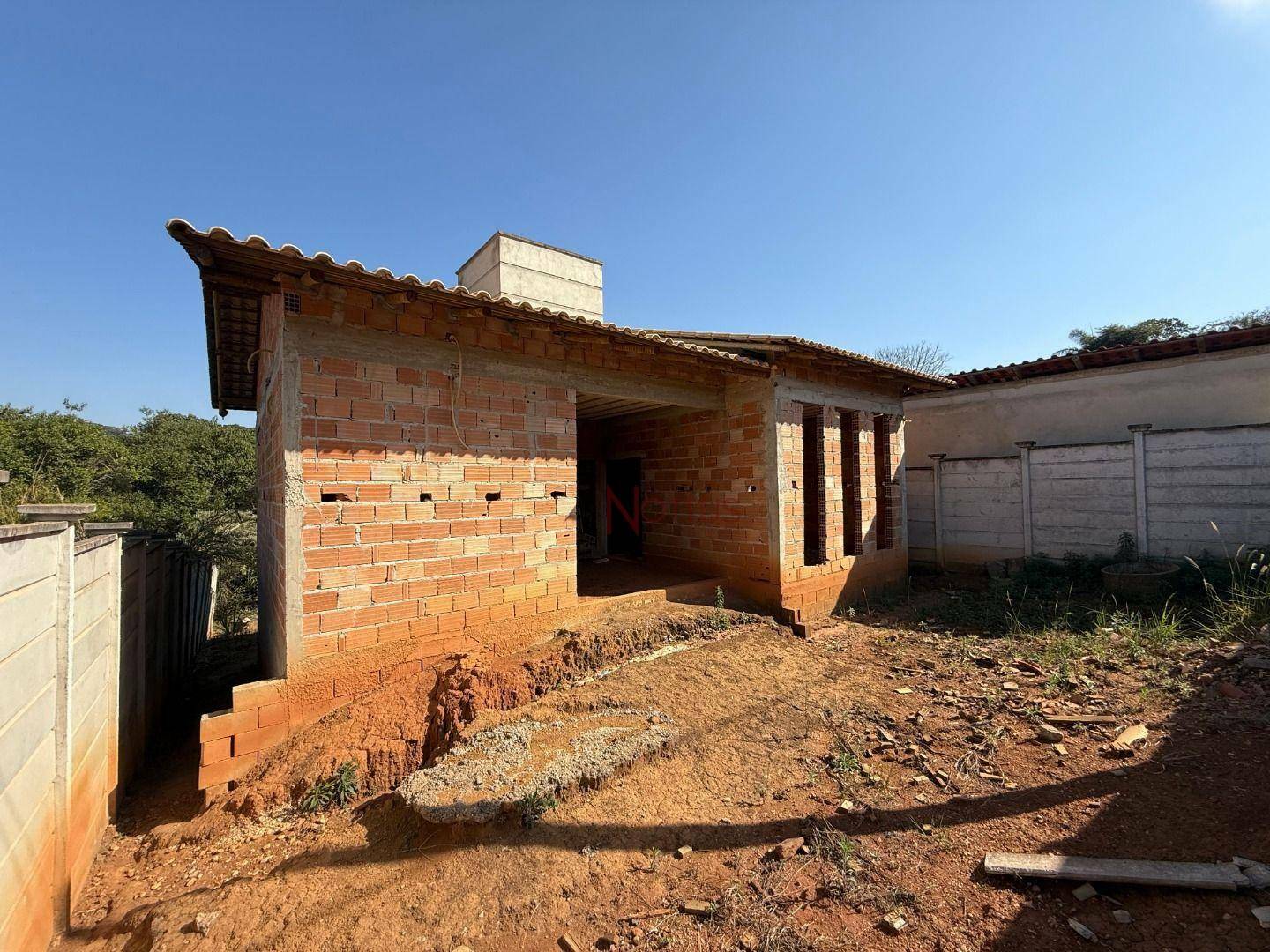 Casa à venda com 3 quartos, 2670M2 - Foto 1
