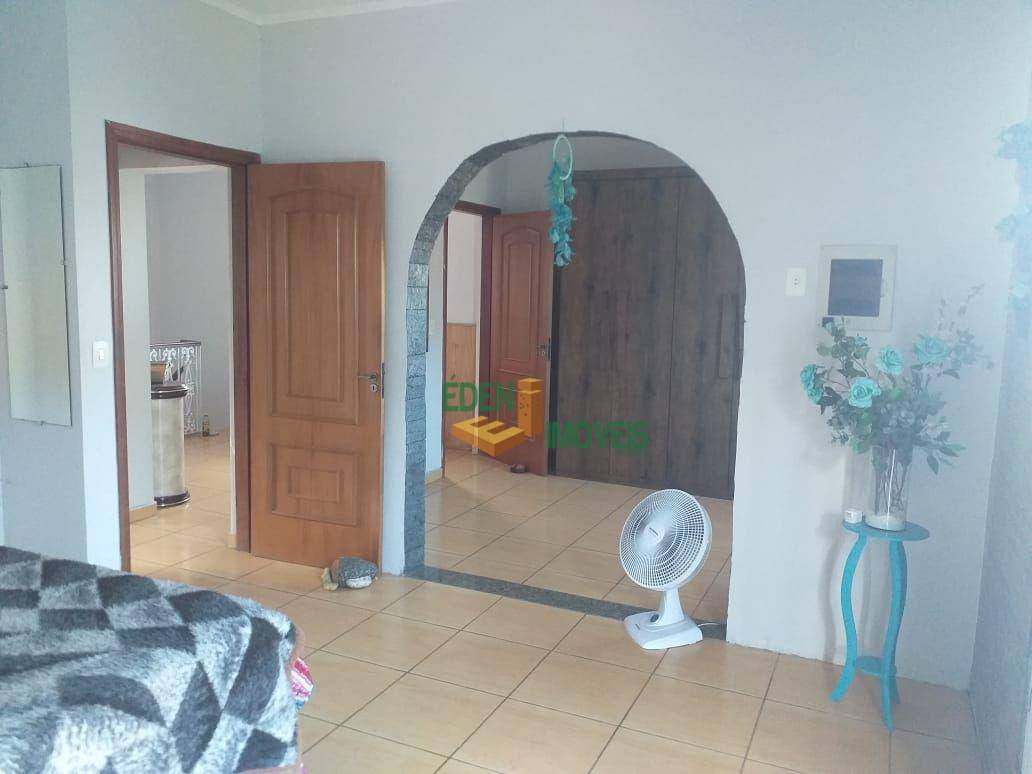 Casa à venda com 3 quartos, 209m² - Foto 10