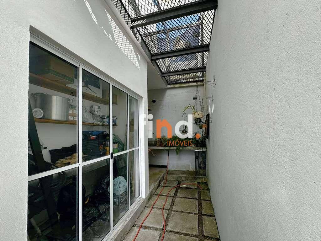 Casa à venda com 3 quartos, 368m² - Foto 59