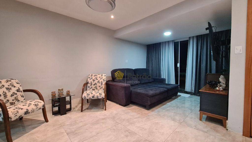 Sobrado à venda com 5 quartos, 306m² - Foto 1