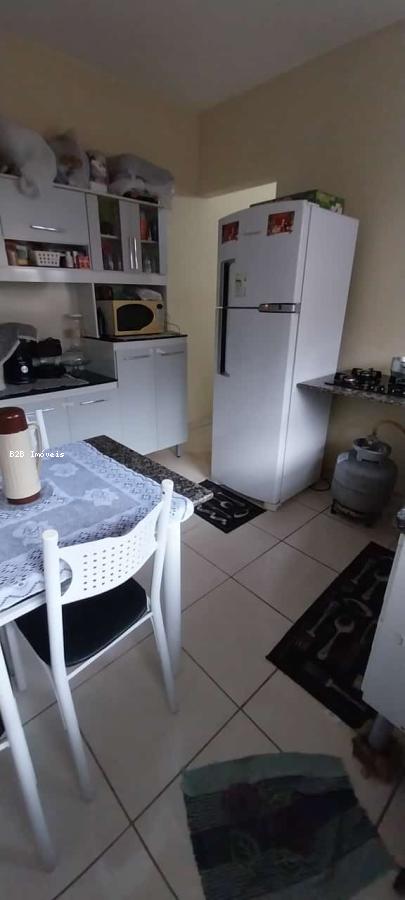 Casa à venda com 2 quartos, 60m² - Foto 3