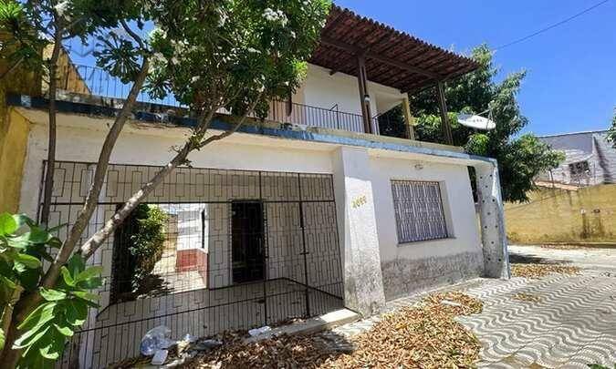 Casa à venda com 4 quartos, 231m² - Foto 2