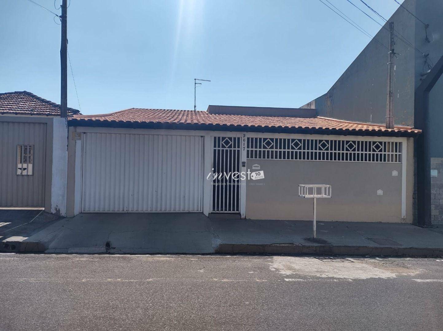 Casa à venda com 3 quartos, 199m² - Foto 1