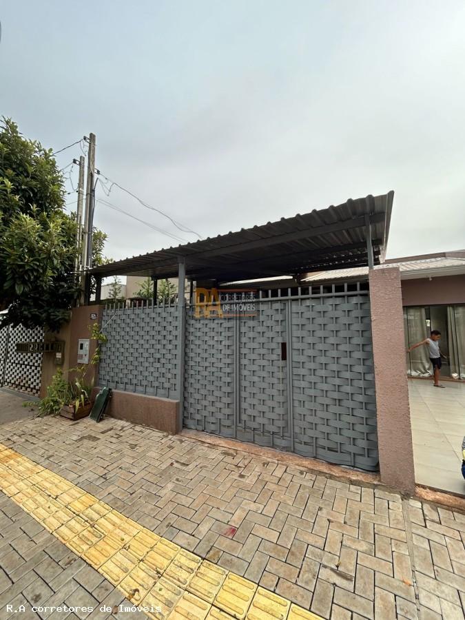 Casa à venda com 3 quartos, 121m² - Foto 1