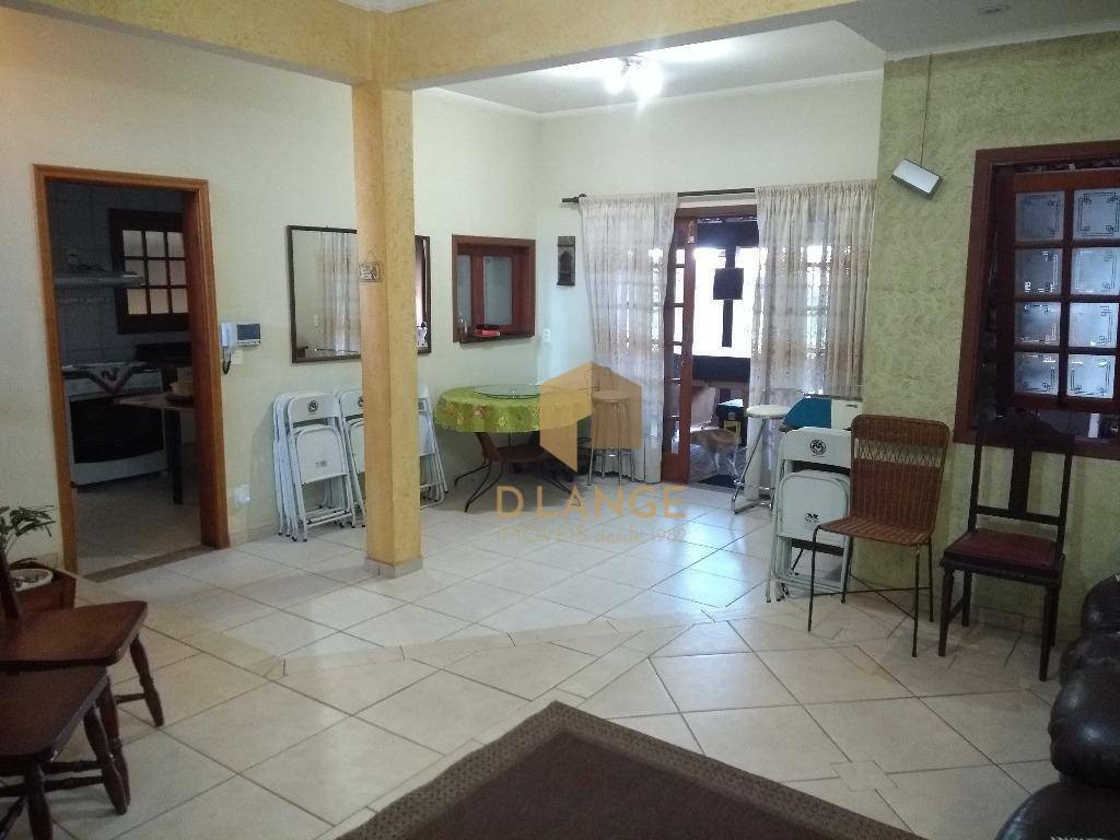 Casa à venda com 4 quartos, 210m² - Foto 3