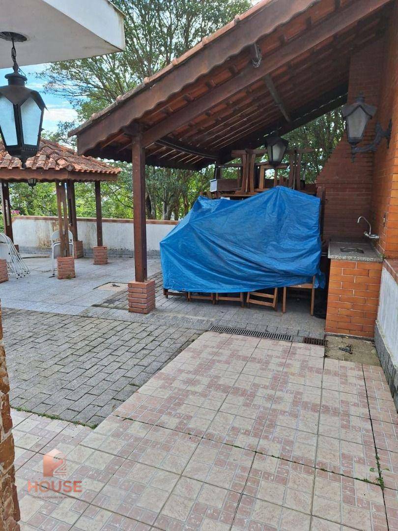 Casa à venda e aluguel com 3 quartos, 392m² - Foto 3