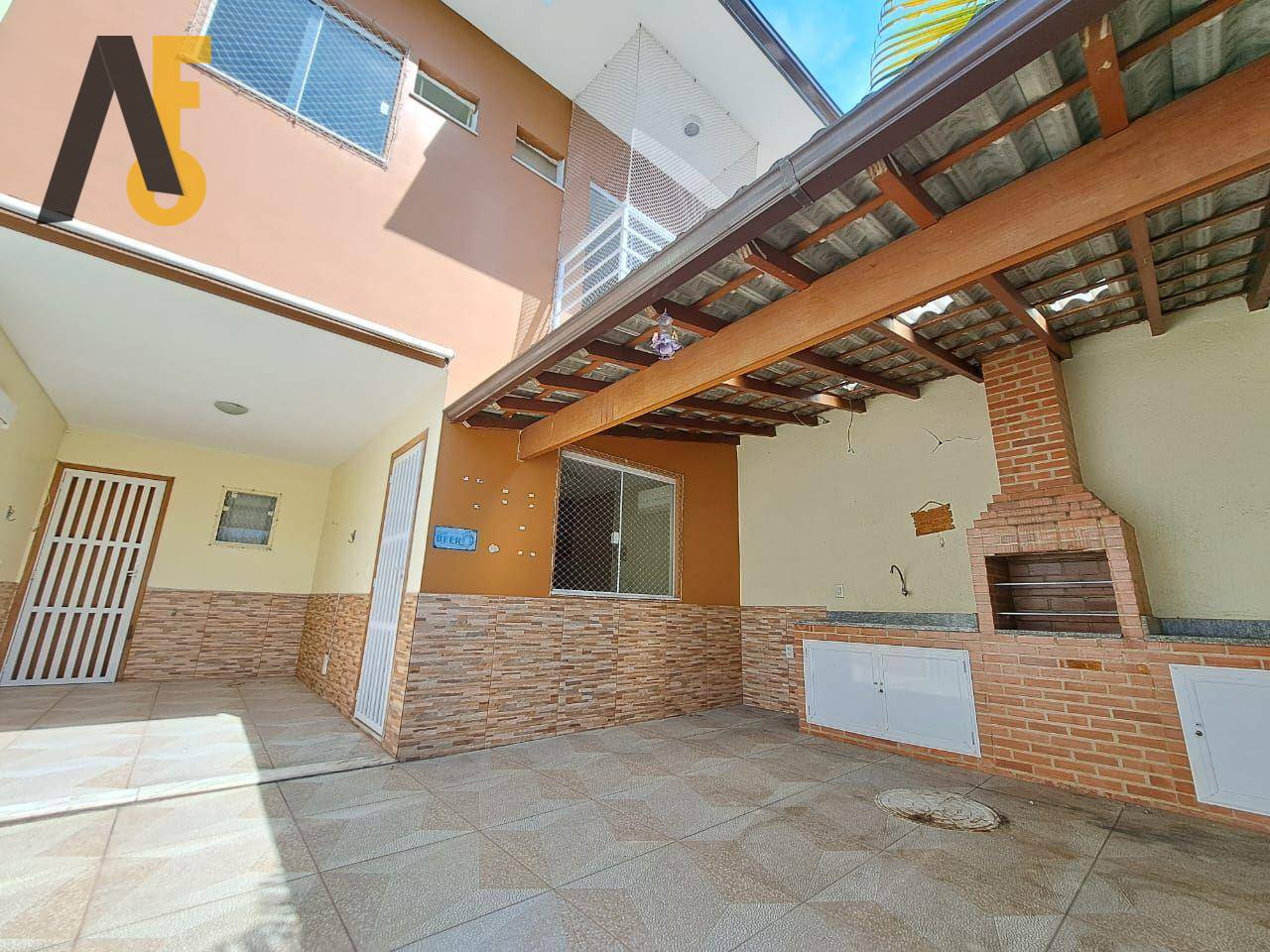 Casa à venda com 3 quartos, 90m² - Foto 1