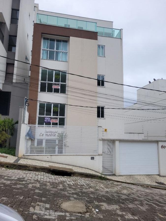 Apartamento à venda com 2 quartos, 70m² - Foto 2