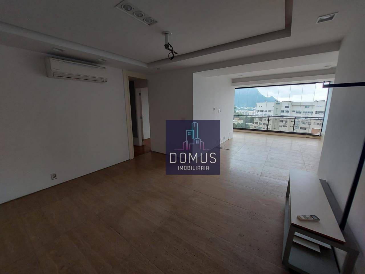 Apartamento à venda com 3 quartos, 150m² - Foto 1