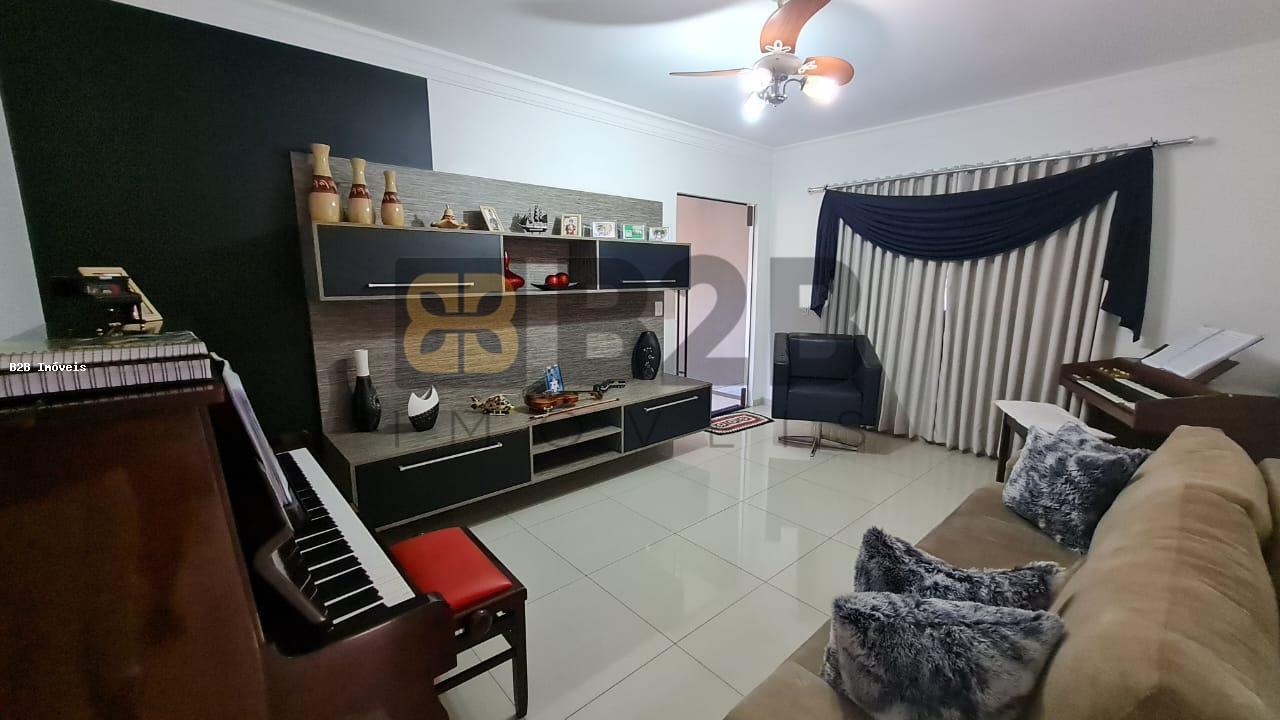 Casa à venda com 3 quartos, 210m² - Foto 6