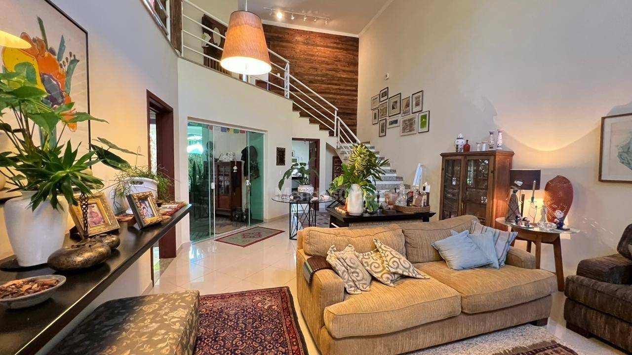 Casa de Condomínio para alugar com 4 quartos, 350m² - Foto 1