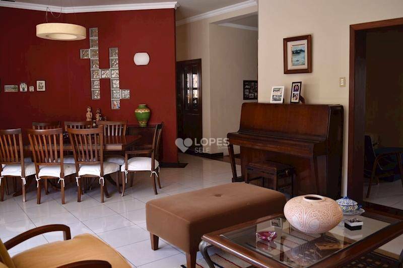 Casa à venda com 3 quartos, 180m² - Foto 1