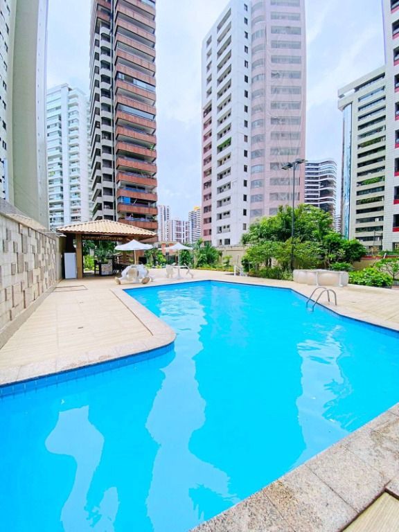 Apartamento à venda com 3 quartos, 240m² - Foto 3