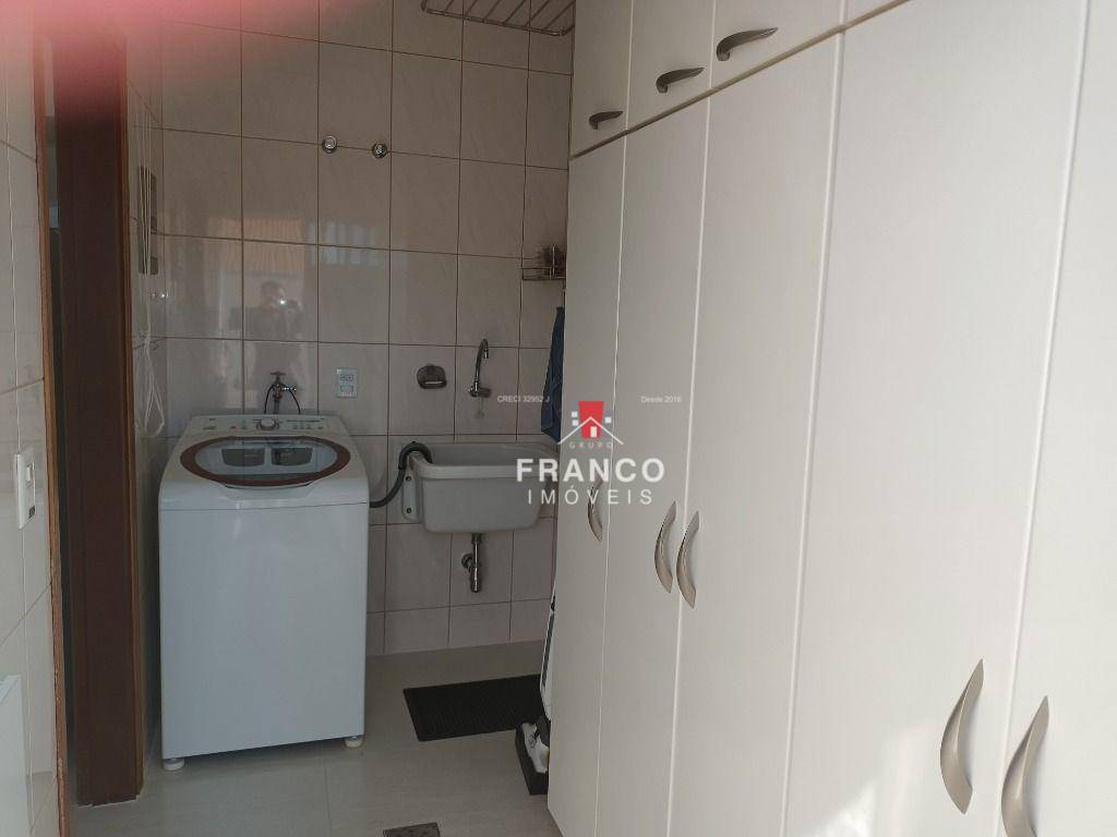 Casa à venda com 3 quartos, 217m² - Foto 24