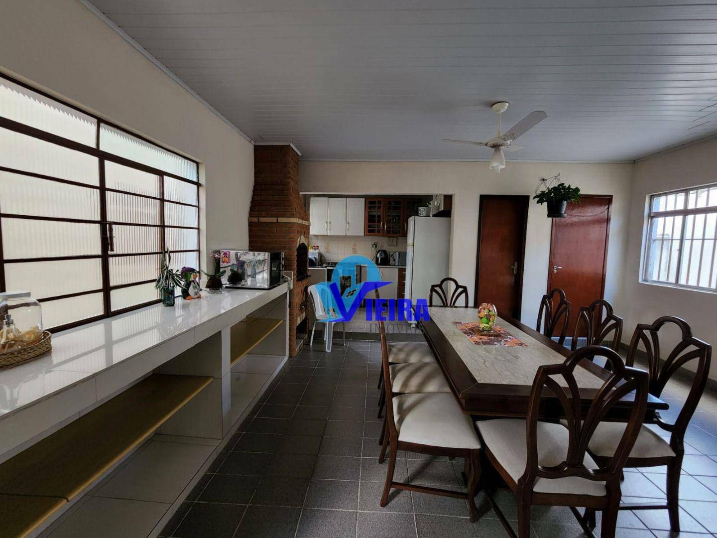 Casa à venda com 4 quartos, 250m² - Foto 42