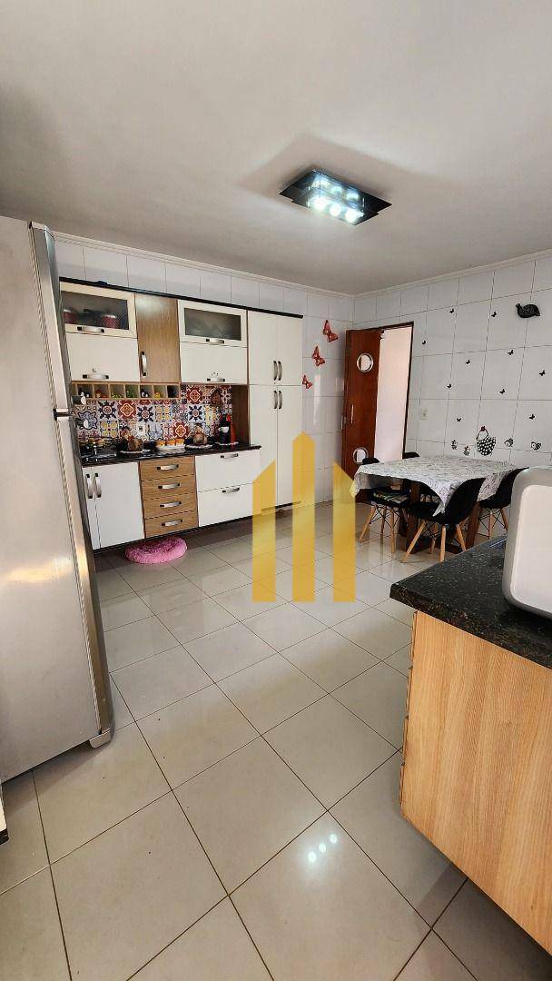 Sobrado à venda e aluguel com 3 quartos, 180m² - Foto 29