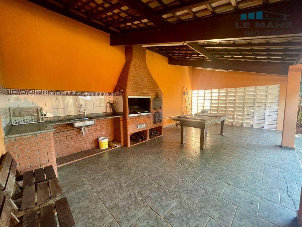 Chácara à venda com 3 quartos, 208m² - Foto 1