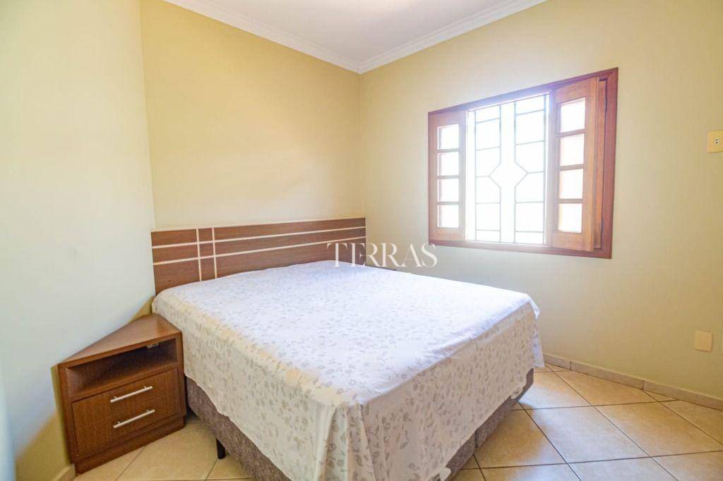 Casa à venda com 4 quartos, 300m² - Foto 19