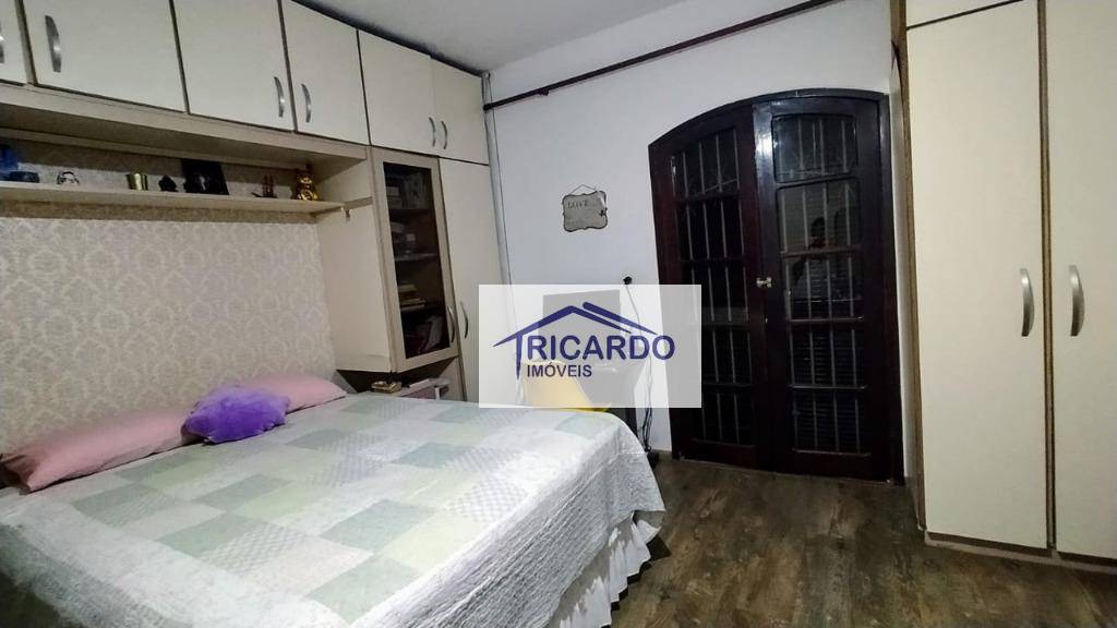 Sobrado à venda com 3 quartos, 247m² - Foto 29