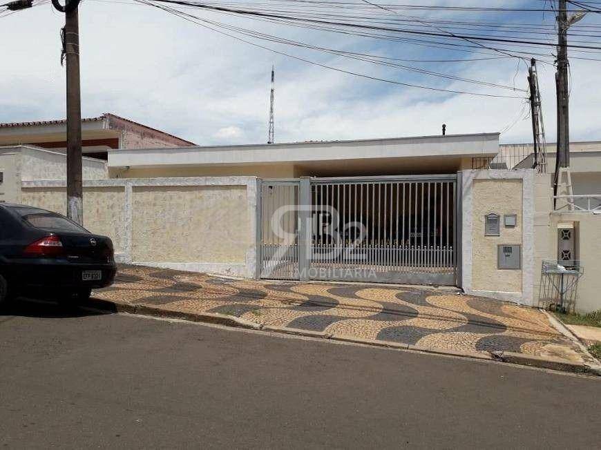 Casa à venda com 3 quartos, 260m² - Foto 1