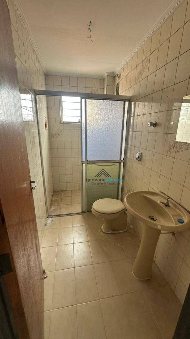 Apartamento para alugar com 2 quartos, 65m² - Foto 8