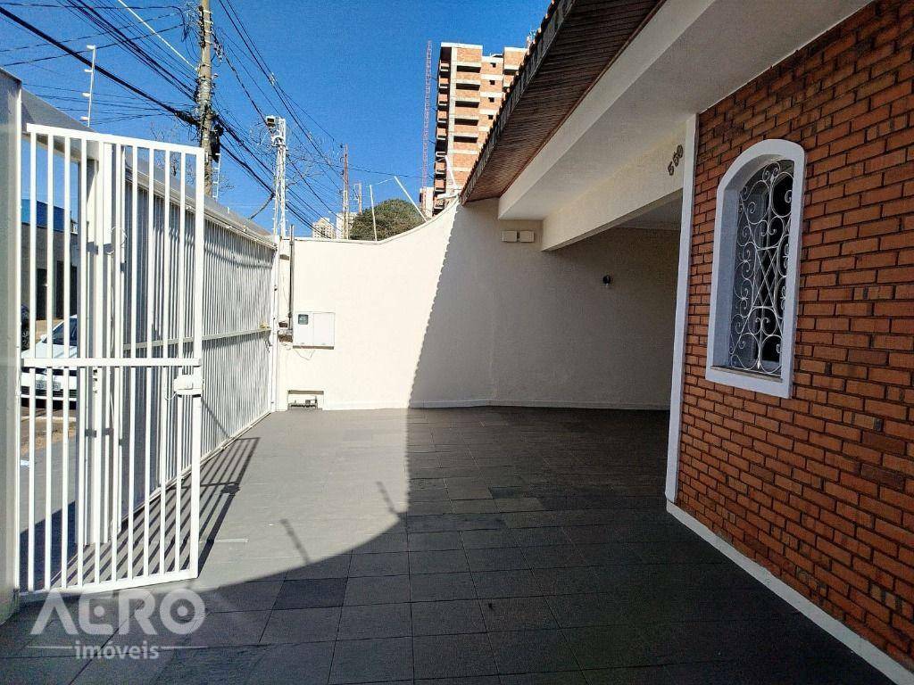 Casa para alugar com 3 quartos, 184m² - Foto 1