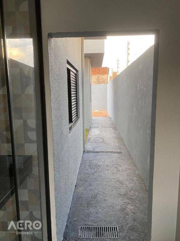 Casa à venda com 2 quartos, 70m² - Foto 4