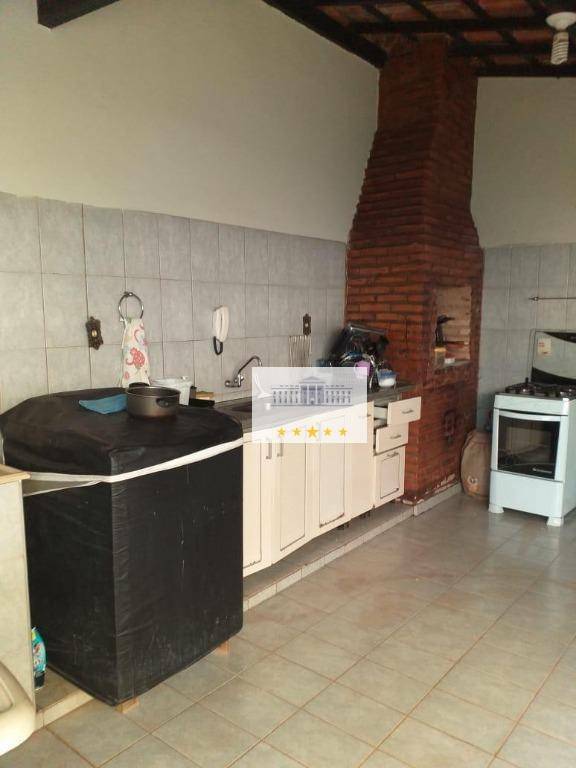 Casa à venda com 3 quartos, 193m² - Foto 1