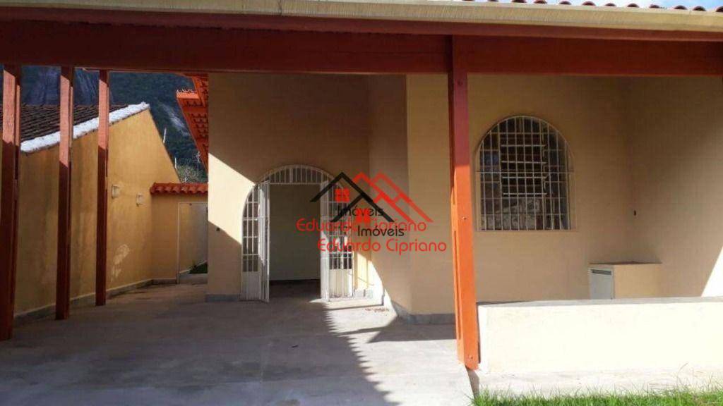 Casa à venda com 4 quartos, 220m² - Foto 2