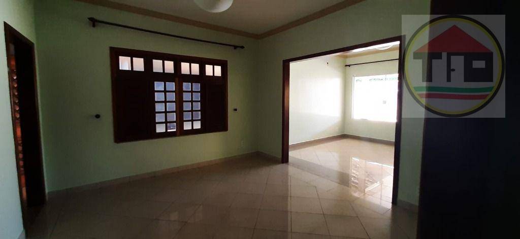 Casa para alugar com 3 quartos, 250m² - Foto 11