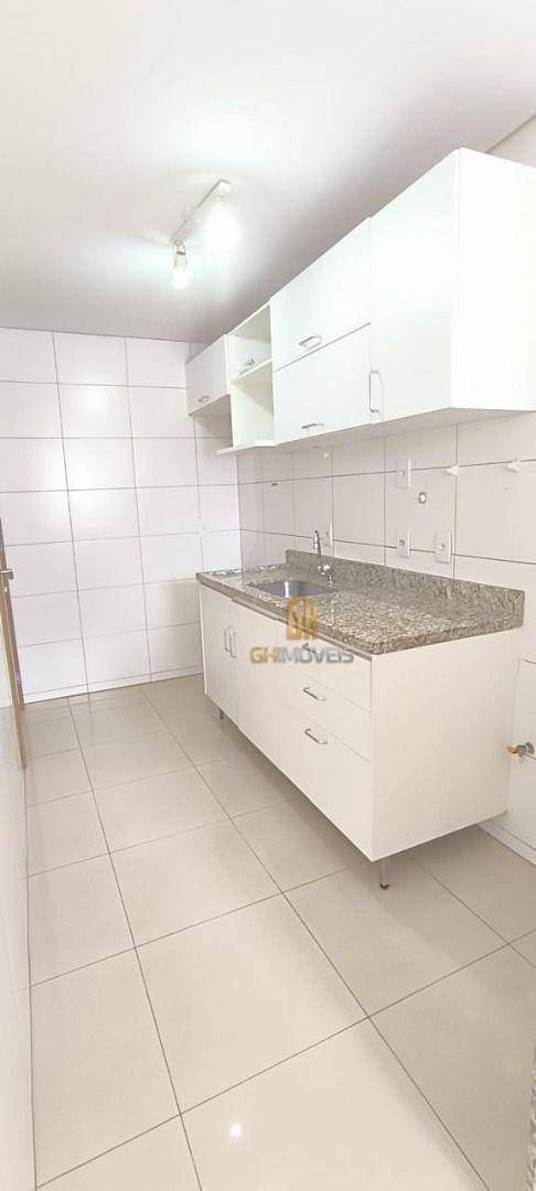 Apartamento à venda com 2 quartos, 65m² - Foto 3