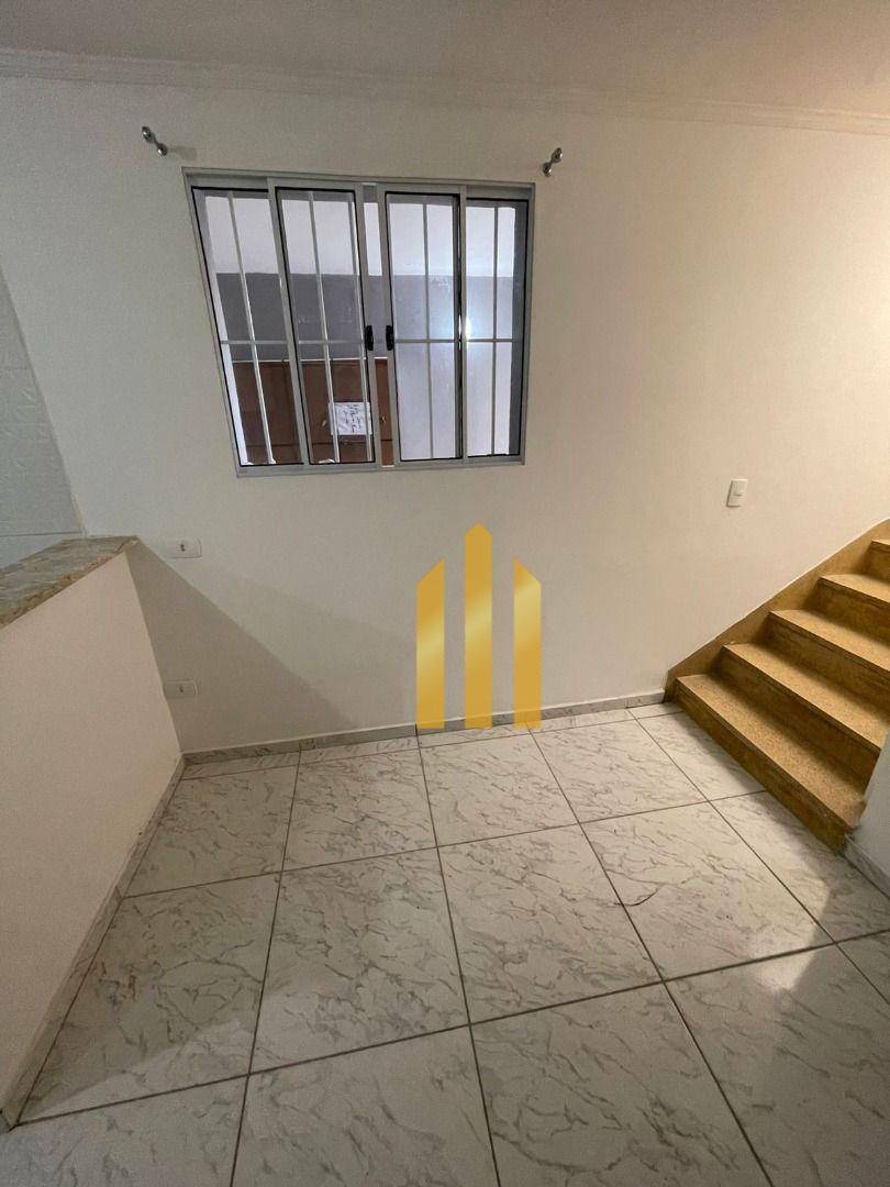 Casa para alugar com 2 quartos, 70m² - Foto 4