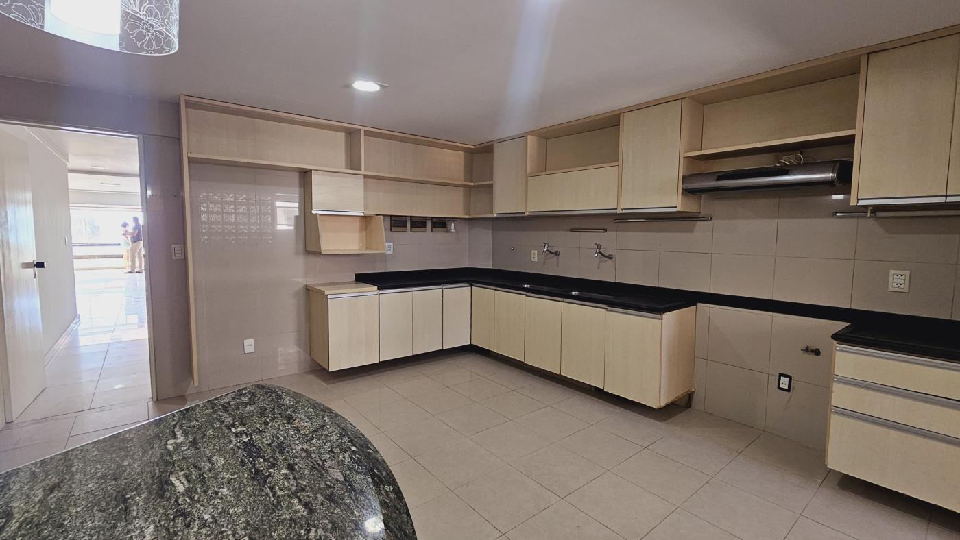 Apartamento à venda com 4 quartos, 245m² - Foto 8