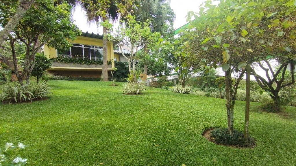 Casa à venda com 4 quartos, 170m² - Foto 1