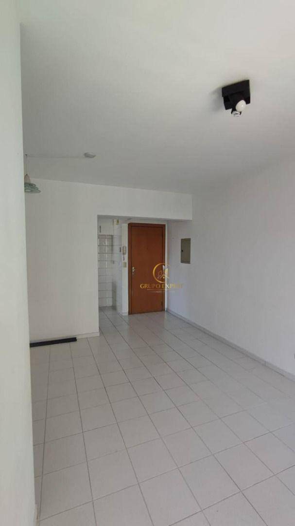 Apartamento à venda com 3 quartos, 73m² - Foto 2