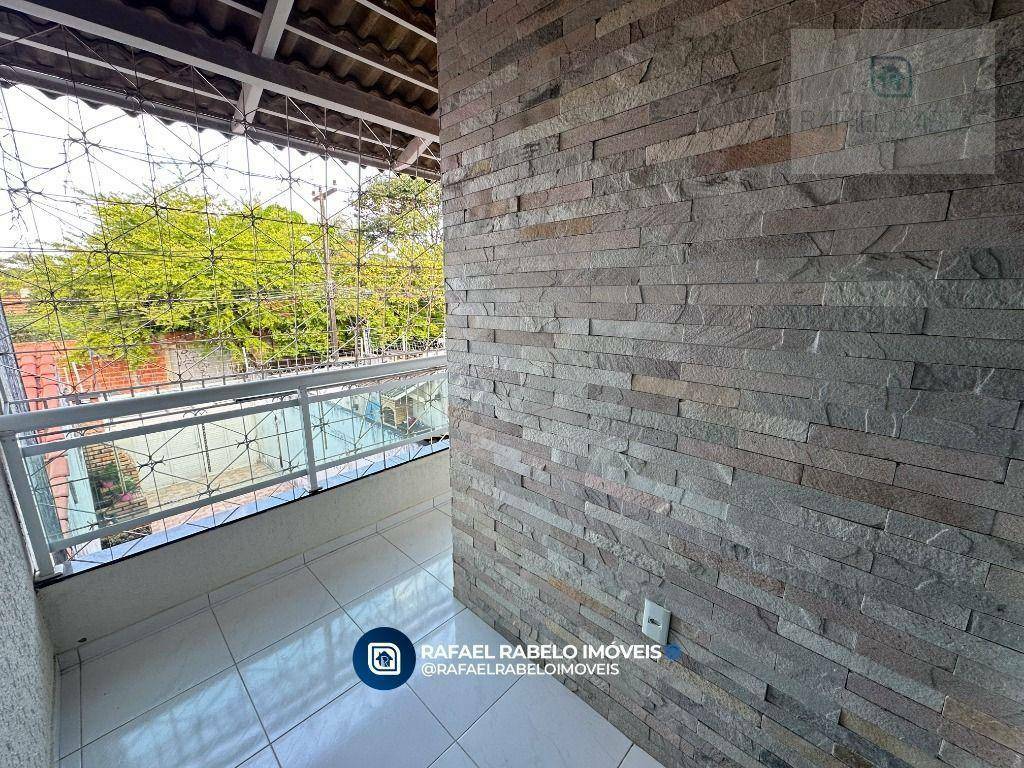 Casa à venda com 3 quartos, 70m² - Foto 2