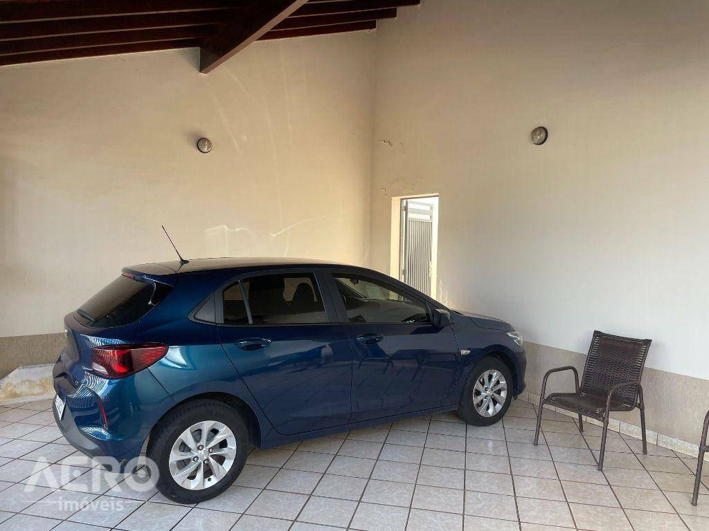 Casa à venda com 3 quartos, 161m² - Foto 2