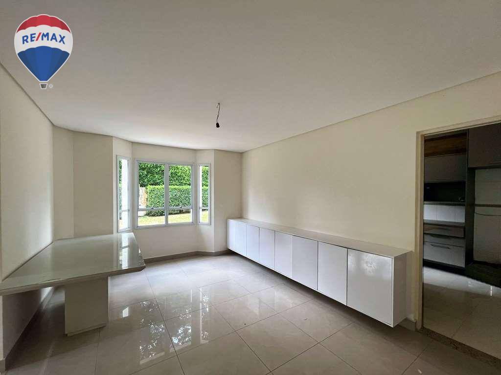 Casa para alugar com 4 quartos, 380m² - Foto 9