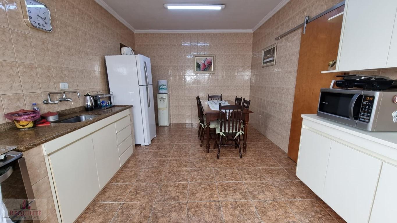 Casa à venda com 3 quartos, 230m² - Foto 17