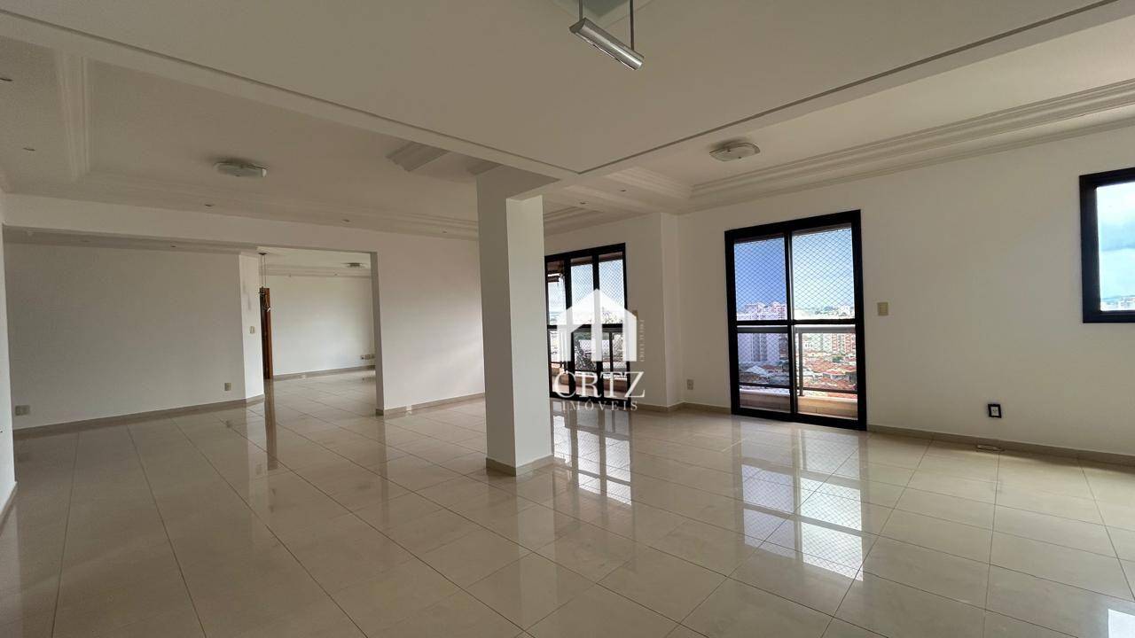 Apartamento, 3 quartos, 245 m² - Foto 1