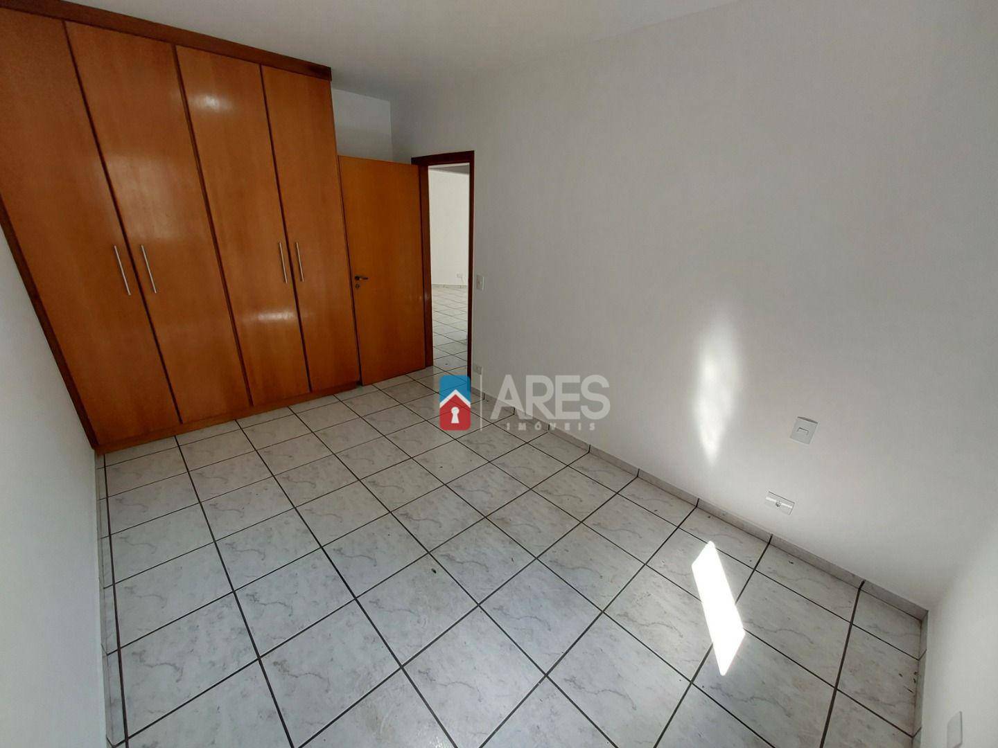 Apartamento para alugar com 2 quartos, 70m² - Foto 9