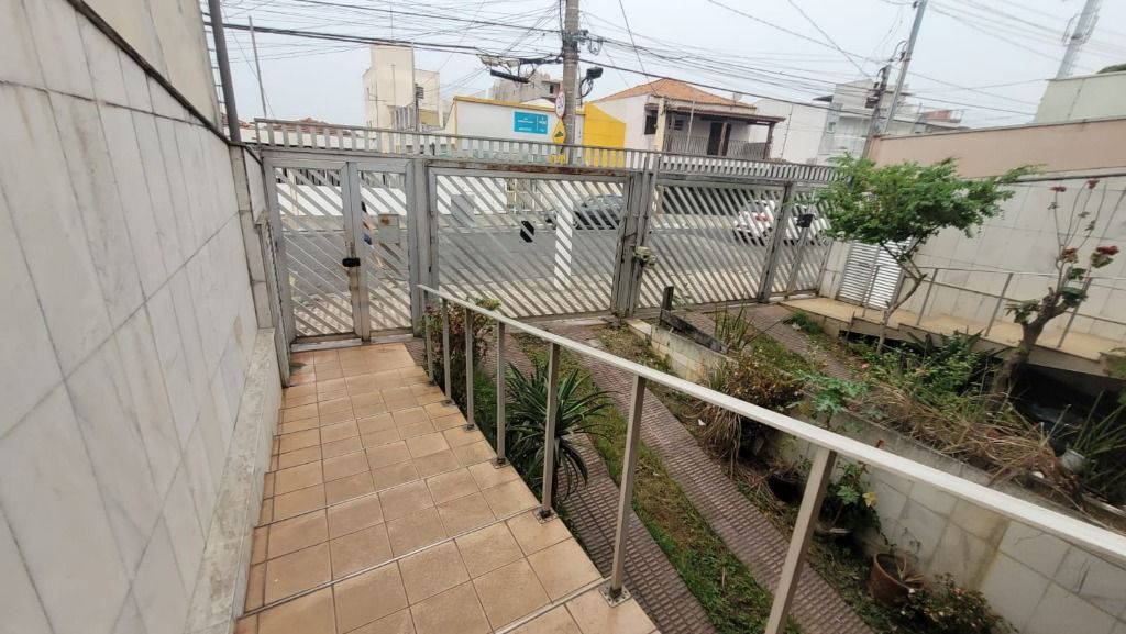 Sobrado à venda com 3 quartos, 225m² - Foto 1