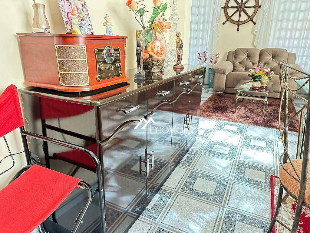 Casa à venda com 3 quartos, 200m² - Foto 5