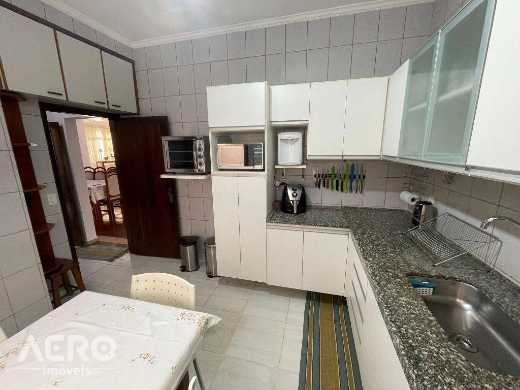 Casa de Condomínio à venda com 3 quartos, 341m² - Foto 14