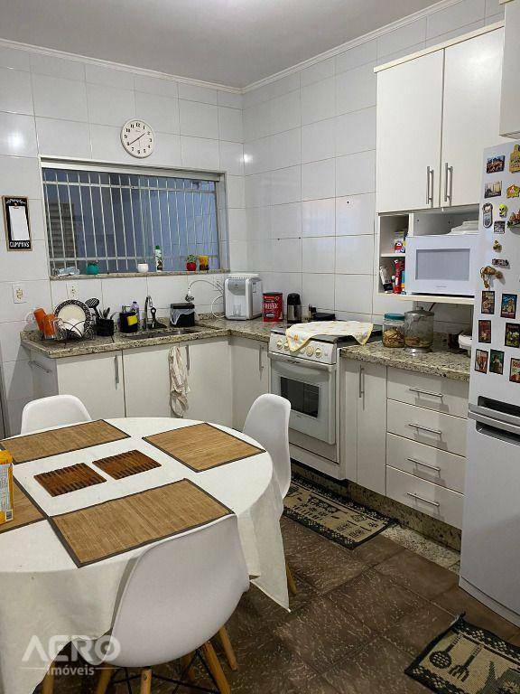 Casa à venda com 3 quartos, 195m² - Foto 8