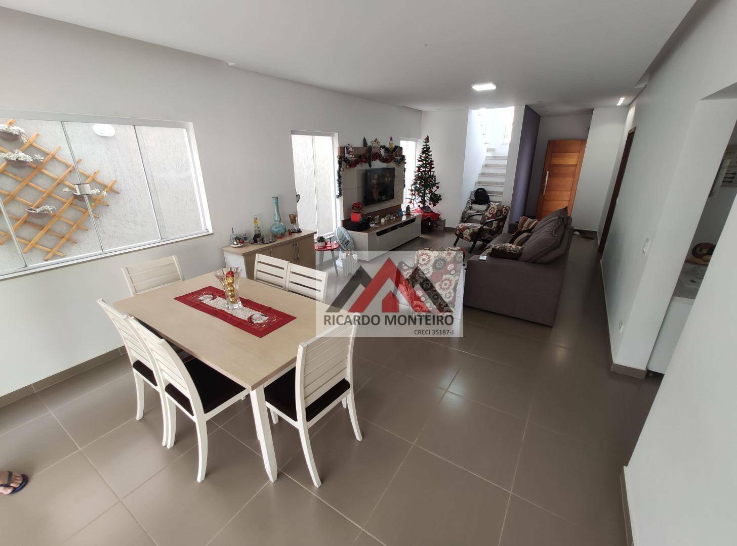 Casa à venda com 4 quartos, 210m² - Foto 4