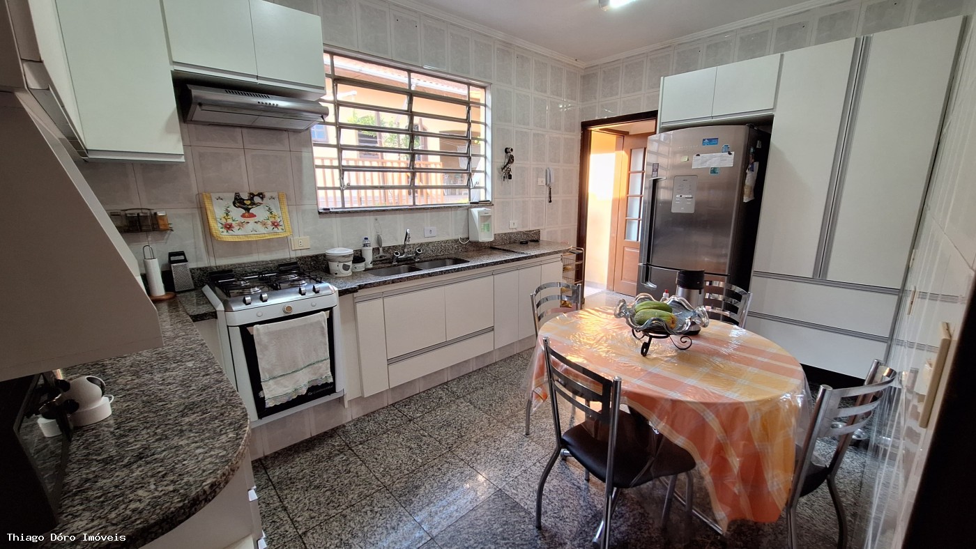 Casa à venda com 3 quartos, 180m² - Foto 9