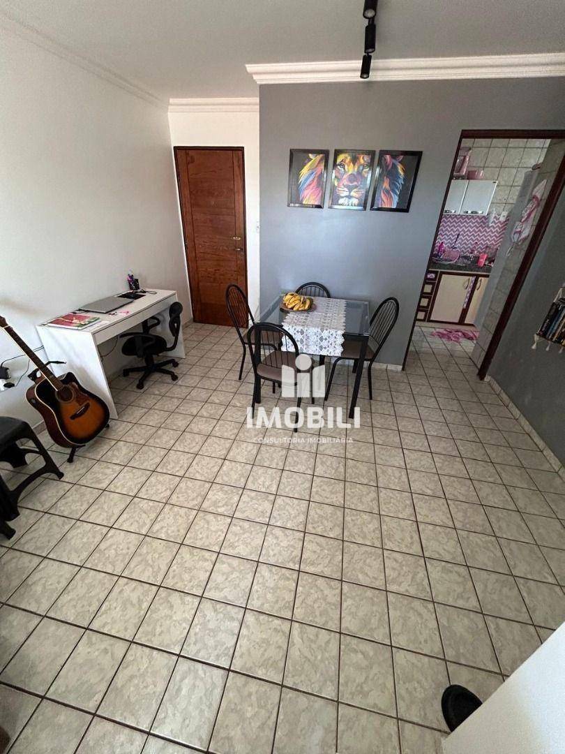 Apartamento à venda com 3 quartos, 77m² - Foto 3