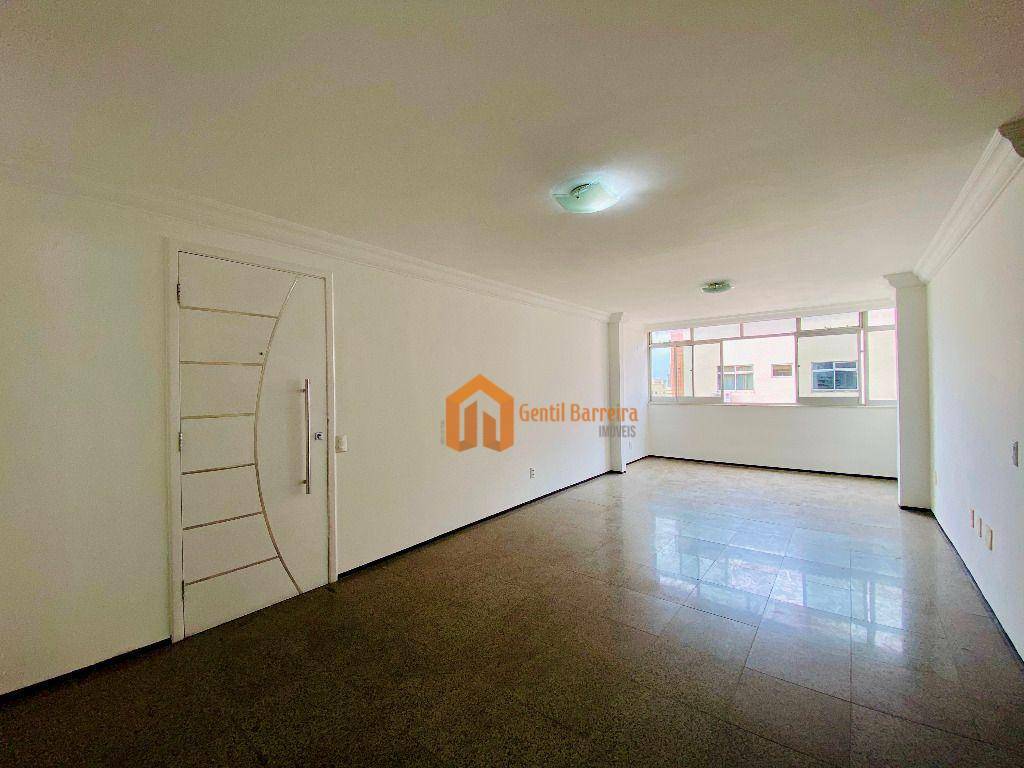 Apartamento à venda com 3 quartos, 203m² - Foto 2